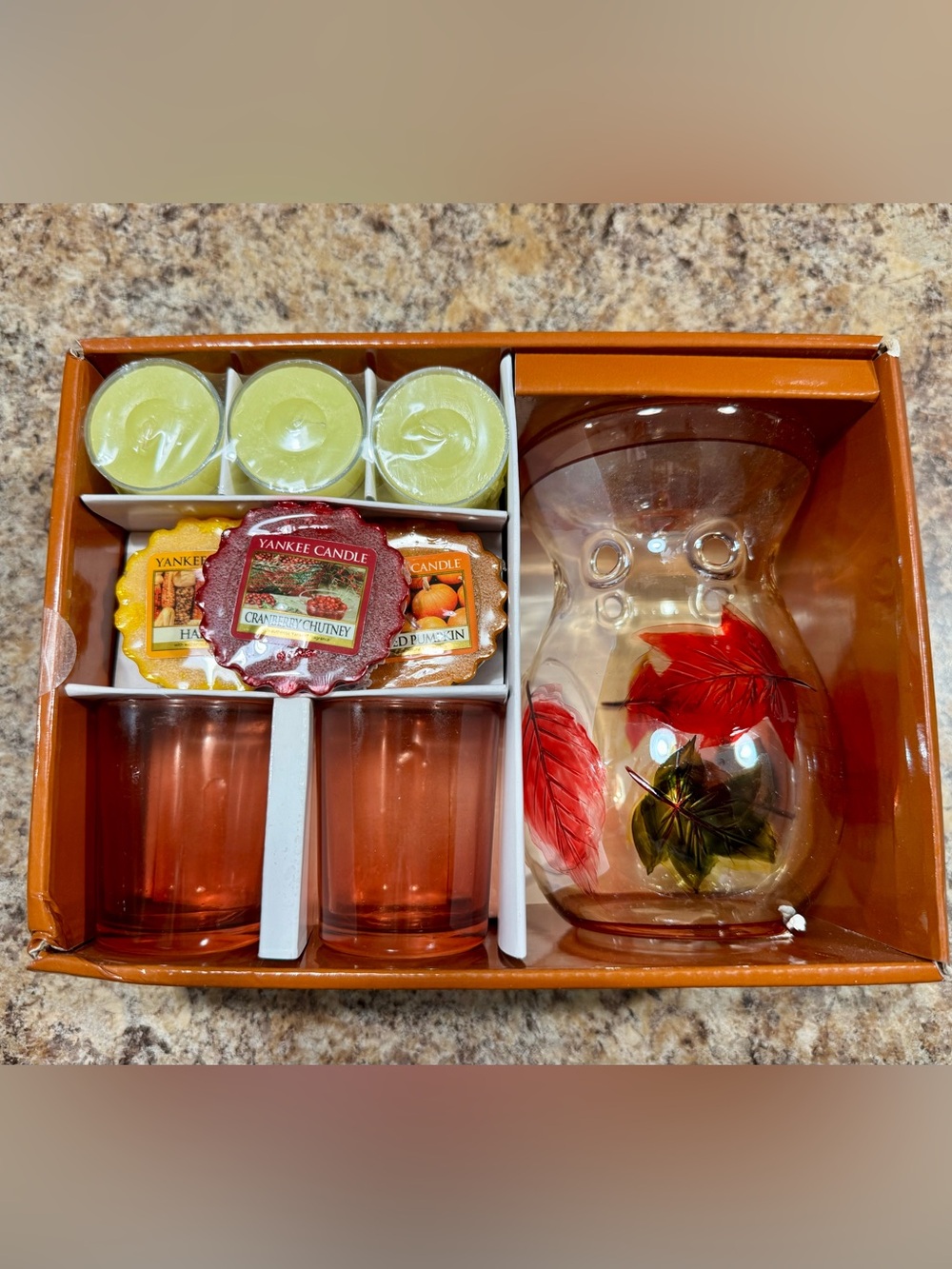 Yankee Candle Autumn Wax Melt & Glass Warmer Set - New